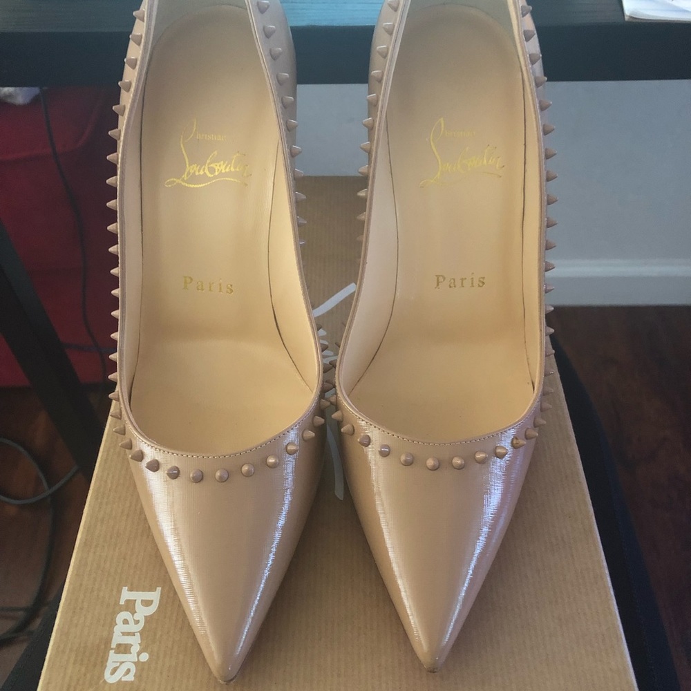 Christian Louboutin- Angalina Nude Pumps 👠